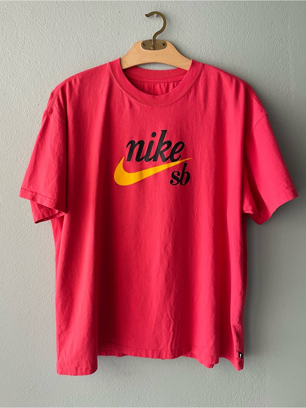 🌱5/$25🌱 Nike | SB Bright Coral Short Sleeve Tee